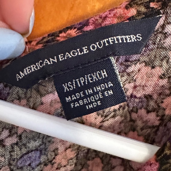 AE cold shoulder floral top - Picture 3 of 4